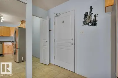 Interior photo 4 of #103 309 CLAREVIEW STATION DR NW