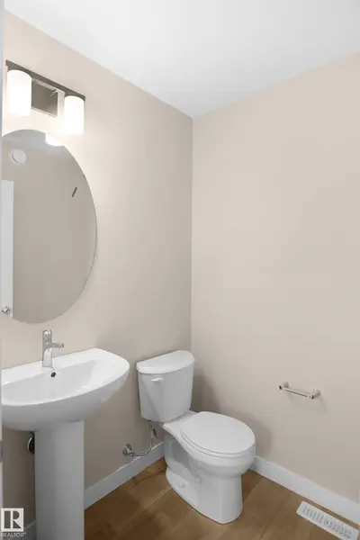 Interior photo 2 of 508 176 AV NE