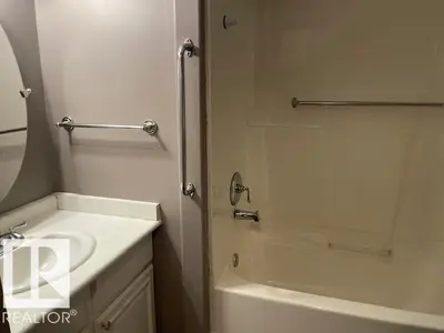 Interior photo 3 of 1323 Lakewood Crescent