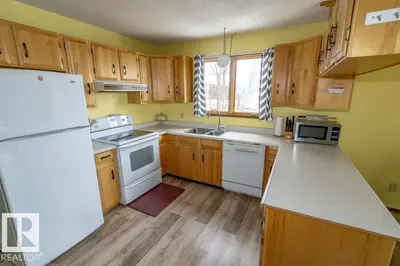 Interior photo 4 of 5016 47 ST