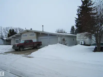 Interior photo 2 of 4702 52 AV