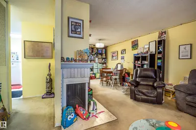 Interior photo 3 of #279 279 SURREY GARDENS GD NW