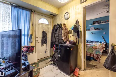 Interior photo 2 of #279 279 SURREY GARDENS GD NW