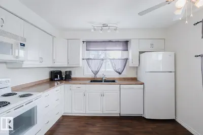 Interior photo 2 of 6707 149A AV NW