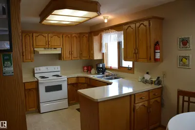 Interior photo 4 of 5020 47 ST