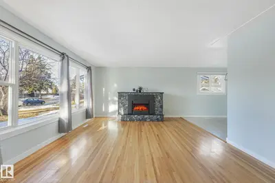 Interior photo 4 of 15704 91 AV NW