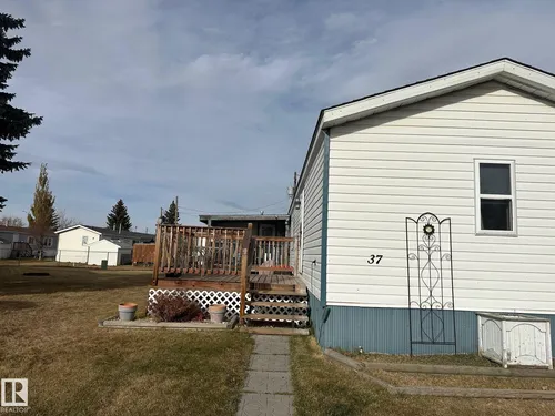 37 43 AV, Millet - $104,900