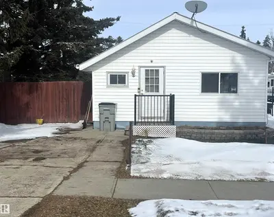 Interior photo 1 of 4720 51 Ave