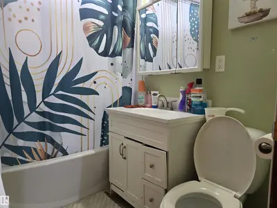 Interior photo 4 of 4706 47 ST