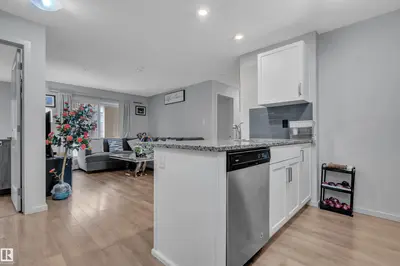 Interior photo 3 of #128 390 WINDERMERE RD NW