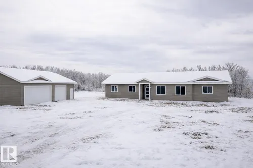 #60 50106 Range Road 200, Rural Beaver County - $725,000