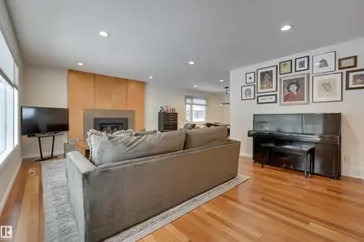 Interior photo 4 of 37 VALLEYVIEW CR NW