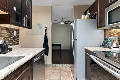 Interior photo 4 of 1128 KNOTTWOOD RD E NW