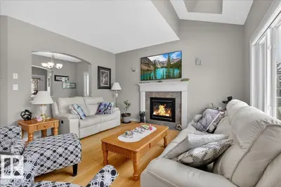 Interior photo 3 of 942 CHAHLEY CR NW
