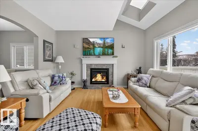 Interior photo 4 of 942 CHAHLEY CR NW