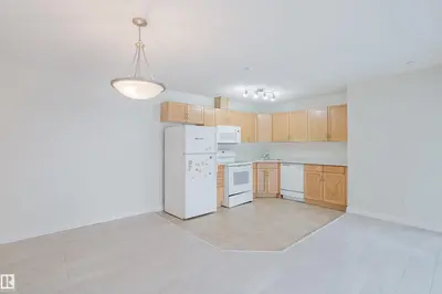 Interior photo 4 of #113 309 CLAREVIEW STATION DR NW