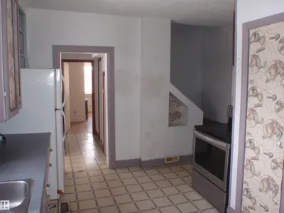 Interior photo 4 of 5118 53 ST