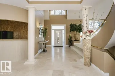 Interior photo 1 of 11 WELLINGTON CR NW