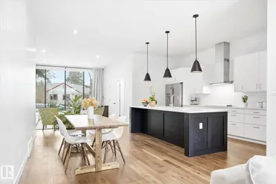 Interior photo 4 of 9821 85 AV NW
