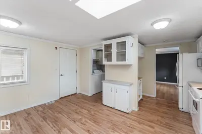 Interior photo 4 of 1063 LAKELAND CR