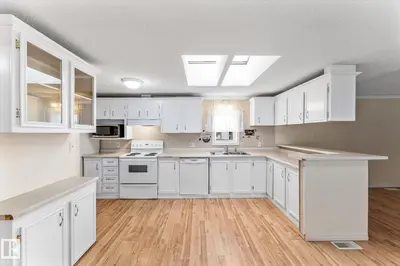 Interior photo 2 of 1063 LAKELAND CR