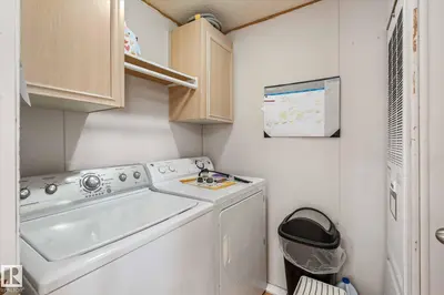 Interior photo 3 of 1063 LAKELAND CR
