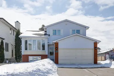 Interior photo 2 of 8507 152B AV NW