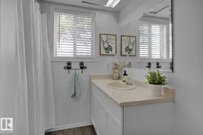 Interior photo 4 of 6510 50 Ave