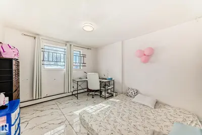 Interior photo 4 of #5C 5715 133 AV NW