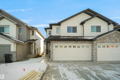 Interior photo 1 of 907 19 AV NW