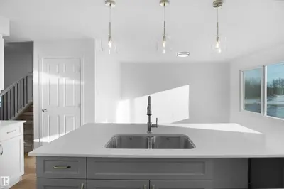 Interior photo 3 of 907 19 AV NW