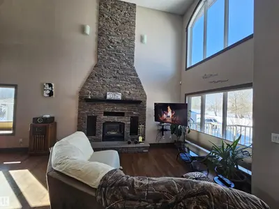 Interior photo 3 of 4413 53 ST