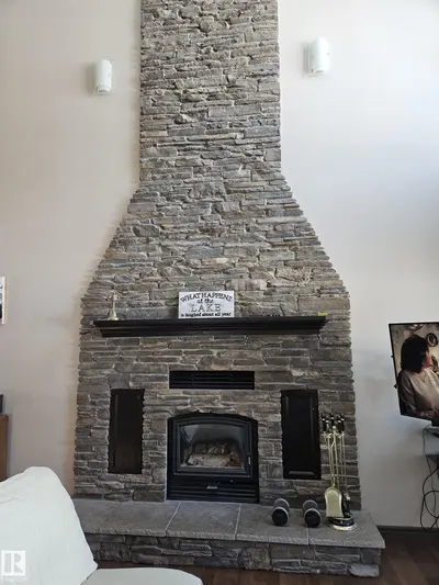 Interior photo 4 of 4413 53 ST