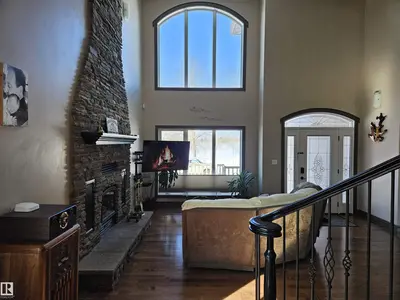 Interior photo 2 of 4413 53 ST