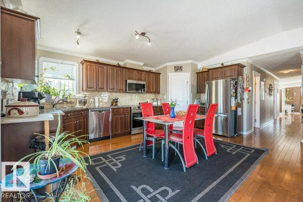 15 4 th AV S, Hay Lakes - 5 bedroom Detached Single Family for sale