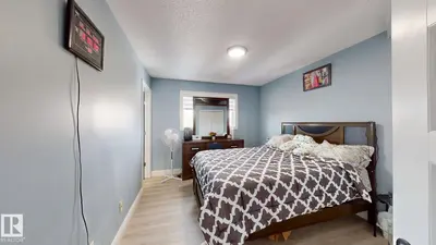 Interior photo 3 of 3613 11 ST NW
