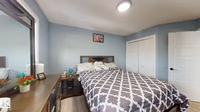 Interior photo 2 of 3613 11 ST NW