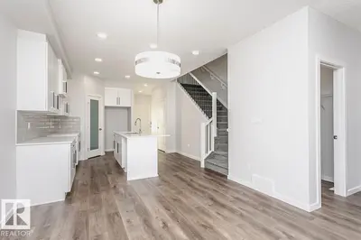 Interior photo 4 of 2907 64 ST SW