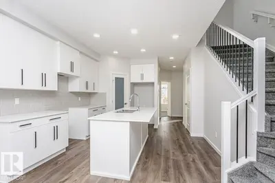 Interior photo 3 of 2907 64 ST SW