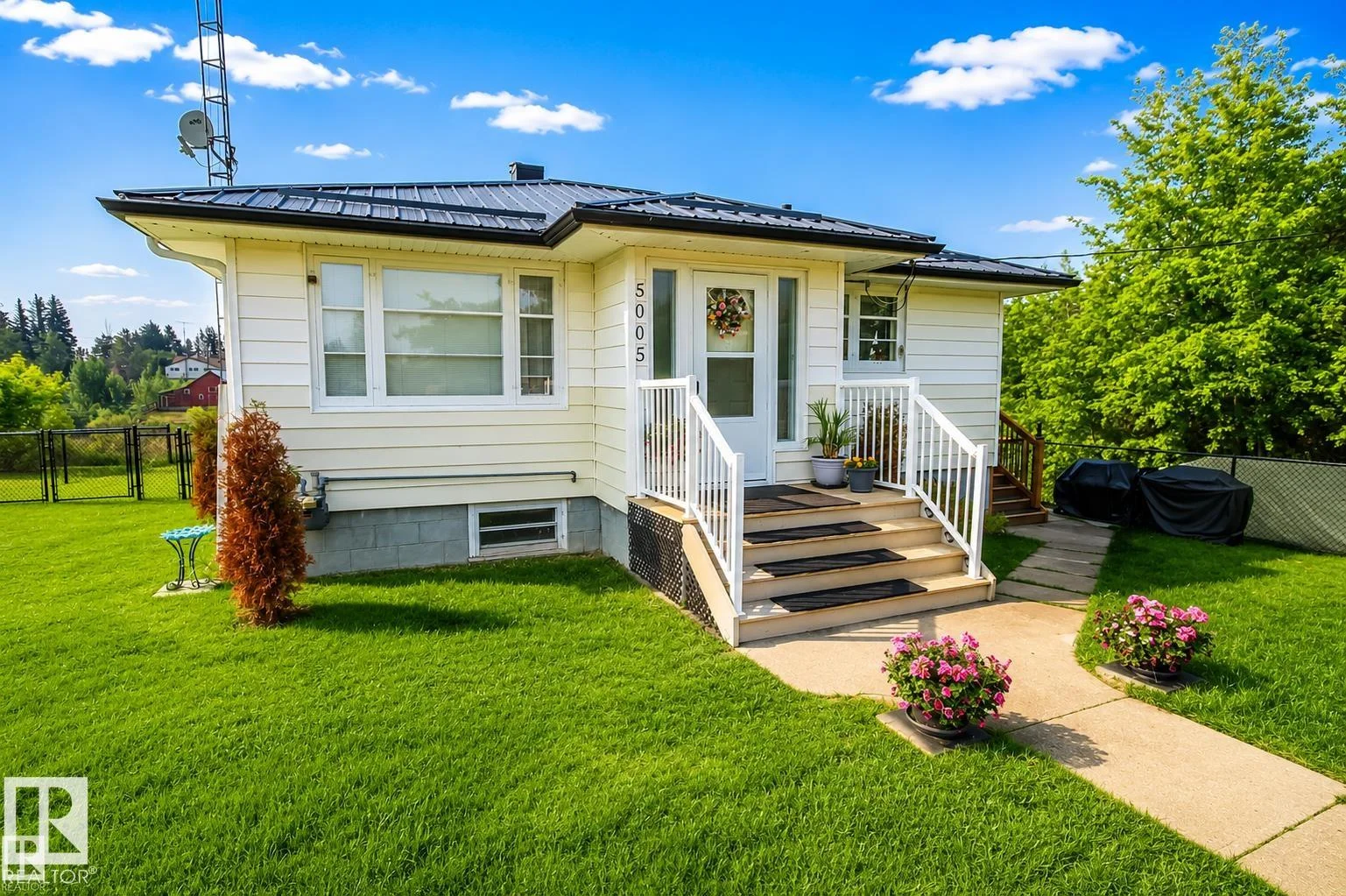 5005 47 Ave, Myrnam - 2 bedroom Detached Single Family for sale