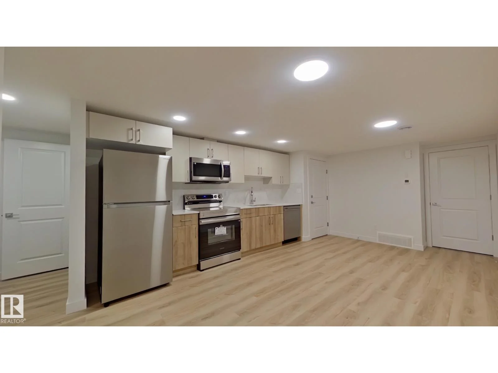 #Bsmt 1037 Aster BV NW, Edmonton - 1 bedroom Single Family for sale