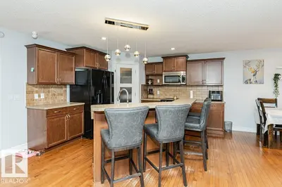 Interior photo 2 of 17 CRANBERRY BN