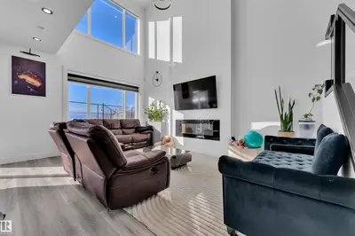 Interior photo 2 of 316 42 ST SW