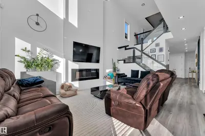 Interior photo 3 of 316 42 ST SW