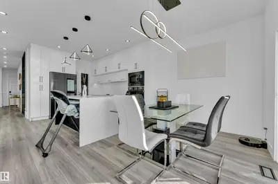 Interior photo 4 of 316 42 ST SW