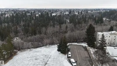 Interior photo 4 of 9541 77 AV NW