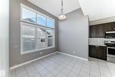 Interior photo 4 of 3116 ARTHURS CR SW