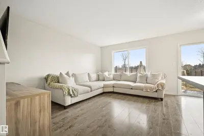 Interior photo 4 of 3852 POWELL WD SW