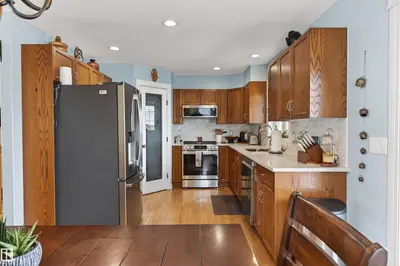 Interior photo 1 of 2604 Lake AV