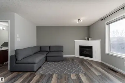 Interior photo 2 of 5911 8 AV SW